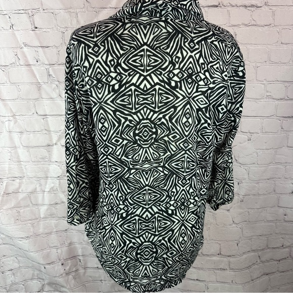chico's black white geometric tribal print top 100% cotton sz 1 (med 8) - Picture 3 of 9